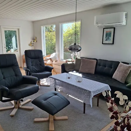 Sommarhus Fullt Av Mys Och Semesterstämning